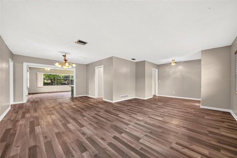 Villa ou maison à vendre à Orlando, Floride: 4 chambres, 219.9 m2 № 2407005 - photo 3