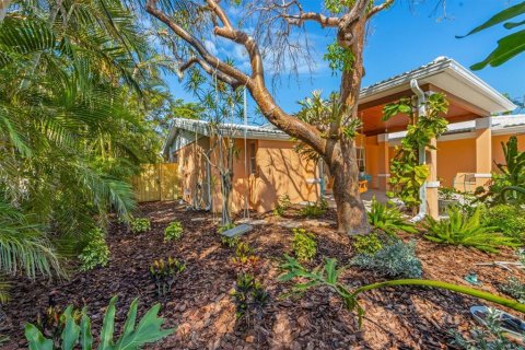 Casa en venta en Holmes Beach, Florida, 2 dormitorios, 176.14 m2 № 1798400 - foto 1