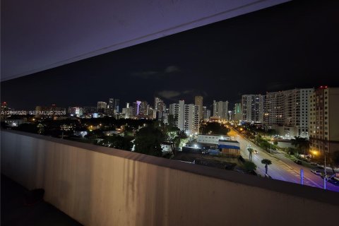Condo in Miami, Florida, 2 bedrooms  № 2387946 - photo 3