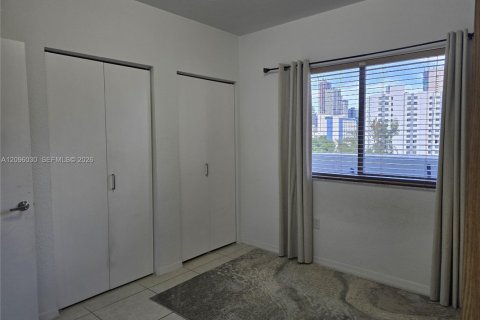 Condo in Miami, Florida, 2 bedrooms  № 2387946 - photo 27