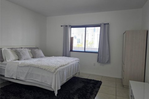 Condo in Miami, Florida, 2 bedrooms  № 2387946 - photo 20