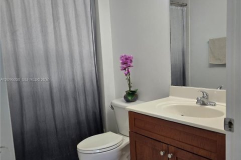 Condo in Miami, Florida, 2 bedrooms  № 2387946 - photo 15
