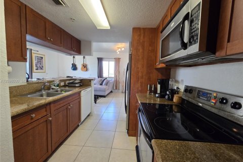 Condo in Miami, Florida, 2 bedrooms  № 2387946 - photo 2