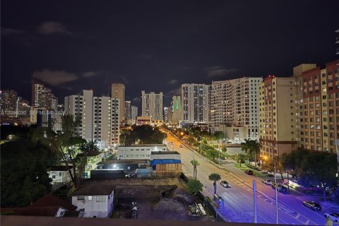 Condo in Miami, Florida, 2 bedrooms  № 2387946 - photo 21