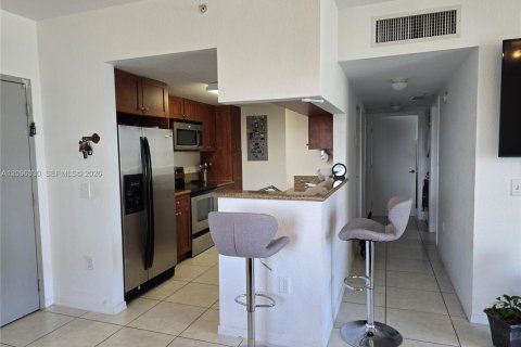 Condo in Miami, Florida, 2 bedrooms  № 2387946 - photo 12
