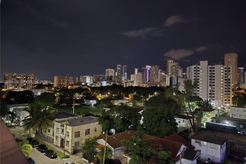 Condo in Miami, Florida, 2 bedrooms  № 2387946 - photo 19