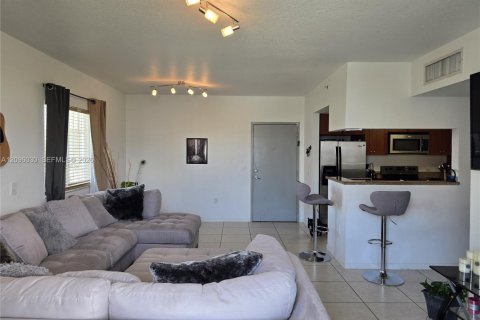 Condo in Miami, Florida, 2 bedrooms  № 2387946 - photo 29
