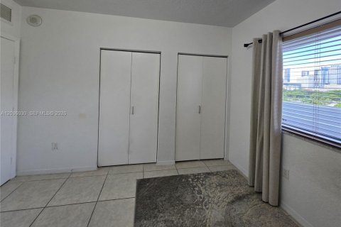 Condo in Miami, Florida, 2 bedrooms  № 2387946 - photo 14