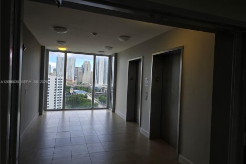 Condo in Miami, Florida, 2 bedrooms  № 2387946 - photo 26
