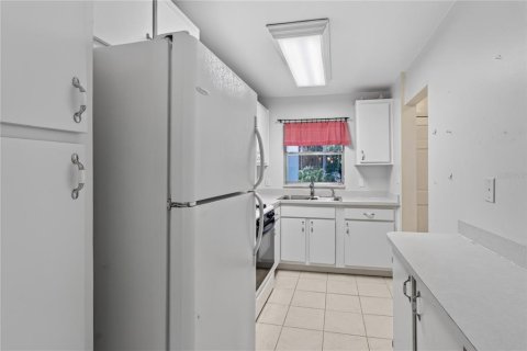 Купить кондоминиум в Уинтер-Хейвен, Флорида 6 комнат, 100.15м2, № 2208175 - фото 8