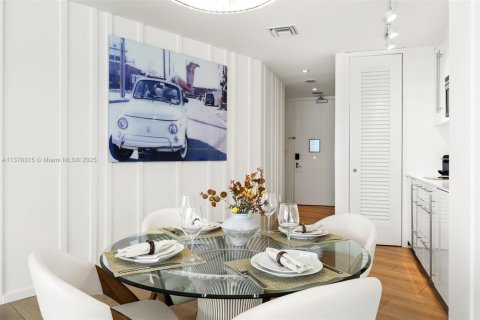 Condo in Miami Beach, Florida, 2 bedrooms  № 1981517 - photo 12