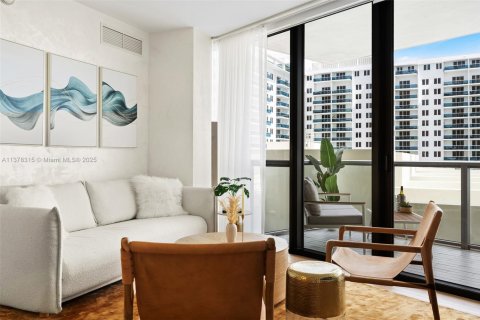 Condo in Miami Beach, Florida, 2 bedrooms  № 1981517 - photo 6