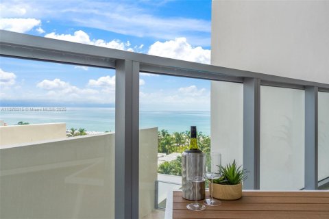 Condo in Miami Beach, Florida, 2 bedrooms  № 1981517 - photo 16