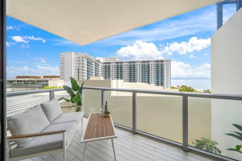 Condo in Miami Beach, Florida, 2 bedrooms  № 1981517 - photo 13