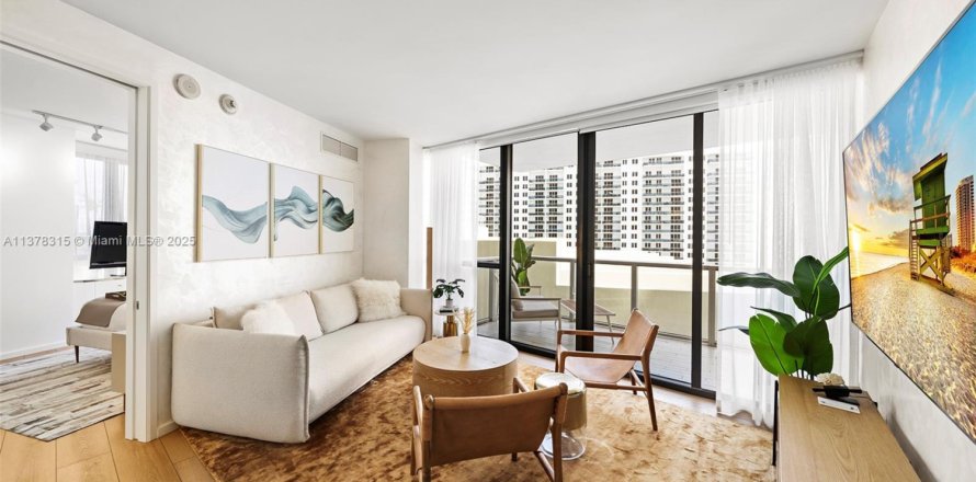 Condo in Miami Beach, Florida, 2 bedrooms  № 1981517