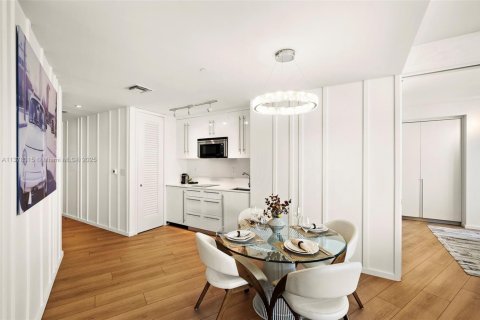 Condo in Miami Beach, Florida, 2 bedrooms  № 1981517 - photo 9