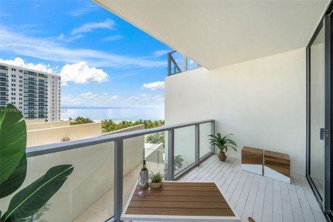 Condo in Miami Beach, Florida, 2 bedrooms  № 1981517 - photo 14