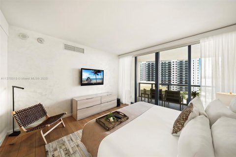 Condo in Miami Beach, Florida, 2 bedrooms  № 1981517 - photo 29