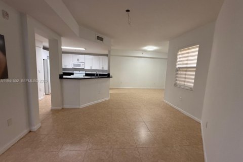 Condominio en alquiler en Doral, Florida, 2 dormitorios, 115.2 m2 № 2059870 - foto 2