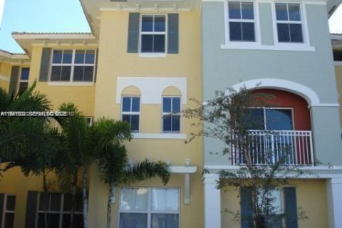 Condominio en Doral, Florida, 2 dormitorios  № 2059870