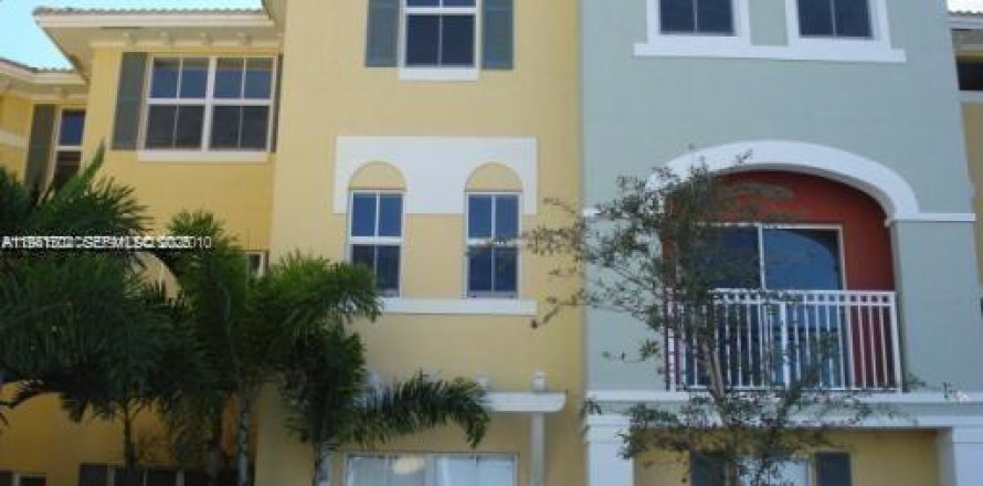 Condominio en Doral, Florida, 2 dormitorios  № 2059870