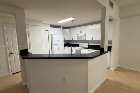 Condominio en alquiler en Doral, Florida, 2 dormitorios, 115.2 m2 № 2059870 - foto 3