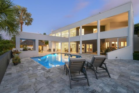 House in Jupiter, Florida 5 bedrooms, 437.29 sq.m. № 2087904 - photo 2