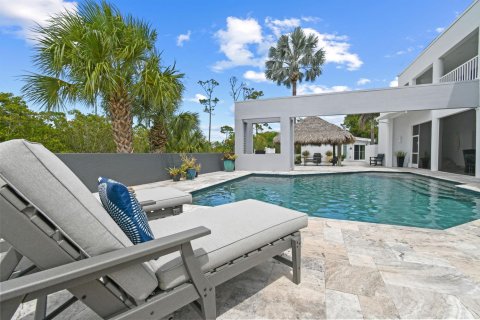 House in Jupiter, Florida 5 bedrooms, 437.29 sq.m. № 2087904 - photo 3