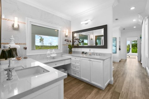 House in Jupiter, Florida 5 bedrooms, 437.29 sq.m. № 2087904 - photo 13