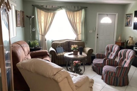 Villa ou maison à vendre à Tamarac, Floride: 2 chambres, 106.84 m2 № 2348598 - photo 8