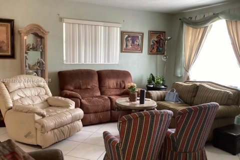 Villa ou maison à vendre à Tamarac, Floride: 2 chambres, 106.84 m2 № 2348598 - photo 6