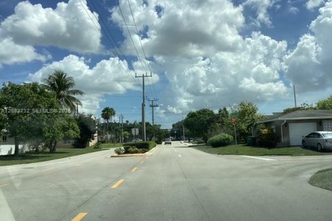 Villa ou maison à vendre à Tamarac, Floride: 2 chambres, 106.84 m2 № 2348598 - photo 2