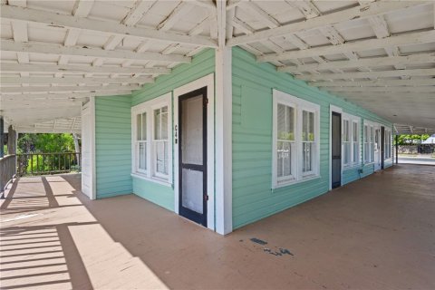 Commercial property in Cedar Key, Florida 6 bedrooms, 189.15 sq.m. № 2323286 - photo 4