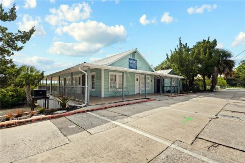 Commercial property in Cedar Key, Florida 6 bedrooms, 189.15 sq.m. № 2323286 - photo 2
