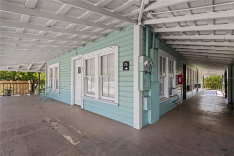 Commercial property in Cedar Key, Florida 6 bedrooms, 189.15 sq.m. № 2323286 - photo 5