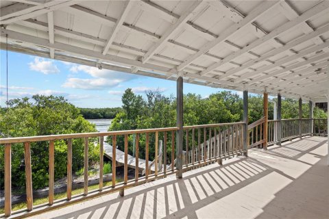 Commercial property in Cedar Key, Florida 6 bedrooms, 189.15 sq.m. № 2323286 - photo 6
