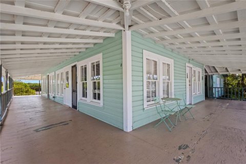 Commercial property in Cedar Key, Florida 6 bedrooms, 189.15 sq.m. № 2323286 - photo 3
