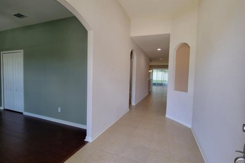 House in Valrico, Florida 4 bedrooms, 224.73 sq.m. № 2215952 - photo 2