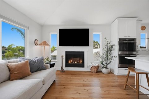 House in Hernando Beach, Florida 3 bedrooms, 129.69 sq.m. № 2203451 - photo 7