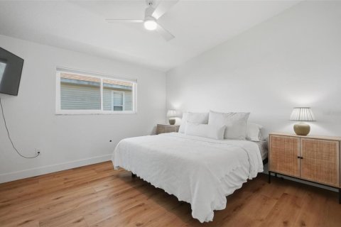 House in Hernando Beach, Florida 3 bedrooms, 129.69 sq.m. № 2203451 - photo 25