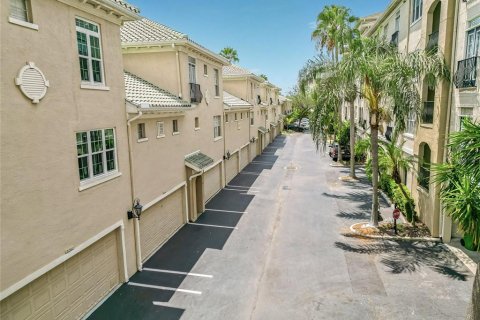 Copropriété à vendre à Tampa, Floride: 3 chambres, 165.09 m2 № 1917232 - photo 4