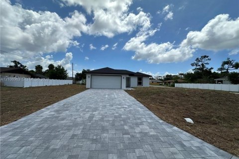 Купить виллу или дом в Порт-Шарлотт, Флорида 3 спальни, 119.84м2, № 2428228 - фото 2