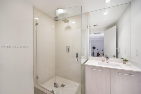 Condominio en alquiler en Miami, Florida, 1 dormitorio, 78.32 m2 № 2042614 - foto 9