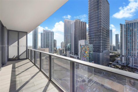 Condominio en alquiler en Miami, Florida, 1 dormitorio, 78.32 m2 № 2042614 - foto 1
