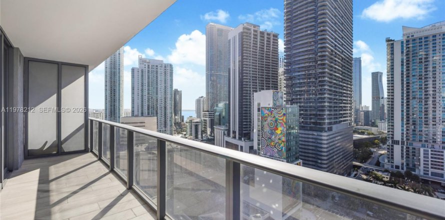 Condominio en Miami, Florida, 1 dormitorio  № 2042614