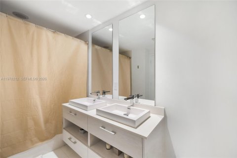 Condominio en alquiler en Miami, Florida, 1 dormitorio, 78.32 m2 № 2042614 - foto 7