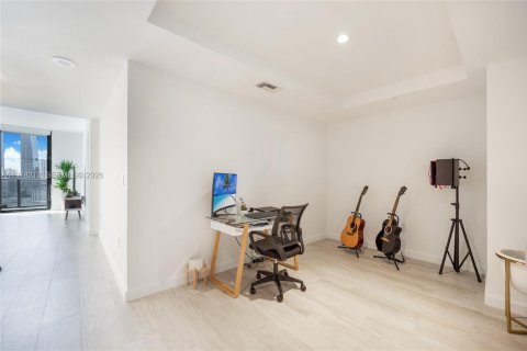 Condominio en alquiler en Miami, Florida, 1 dormitorio, 78.32 m2 № 2042614 - foto 8