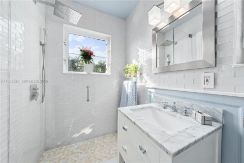 Casa en venta en Miami Beach, Florida, 3 dormitorios, 144.37 m2 № 2027562 - foto 12