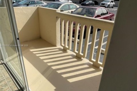 Copropriété à vendre à North Miami, Floride: 2 chambres, 95.04 m2 № 1704284 - photo 22