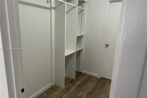 Copropriété à vendre à North Miami, Floride: 2 chambres, 95.04 m2 № 1704284 - photo 15